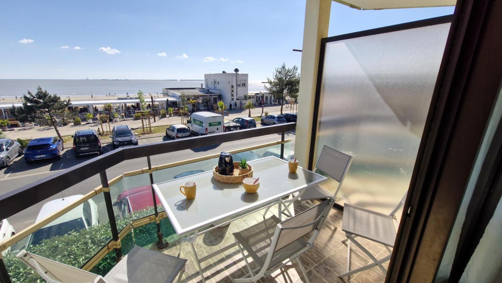 Saint Georges De Didonne - Pleine Vue Mer Pour Ce Studio Cabine Face A La Plage Luaran gambar